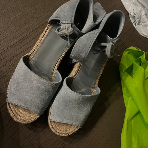 Espadrilles - Picture 2 of 2